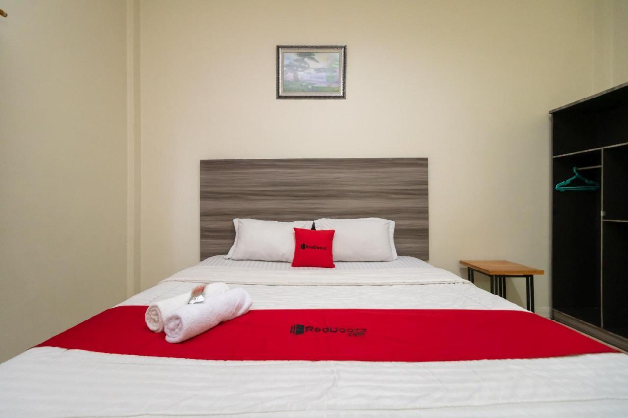 Reddoorz @ Pematangsiantar Hotell Exteriör bild