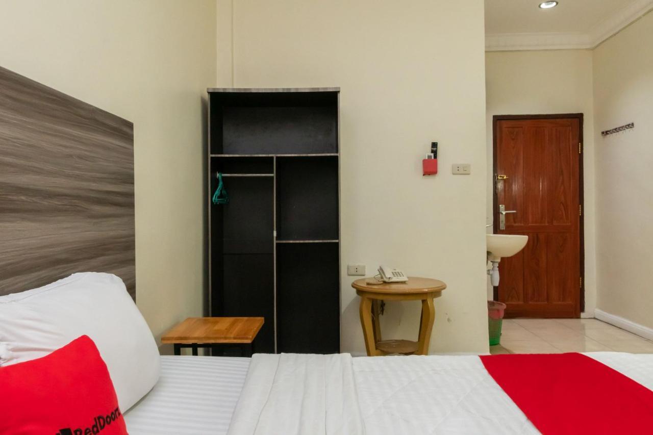 Reddoorz @ Pematangsiantar Hotell Exteriör bild